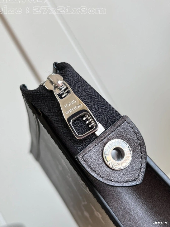 LOUIS VUITTON POCHETTE VOYAGE-27*21*6CM 0115